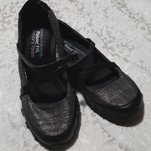 Skechers Relaxed FIT memory foam women's size 6 shoe.